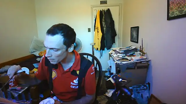 Snapshot of JohnnyMoves chatting on 08-04-26, 10:47 JohnnyMoves online show from 08-04-26, 10:47
