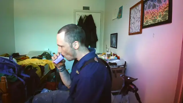 Snapshot of JohnnyMoves chatting on 06-19-26, 07:41 JohnnyMoves online show from 06-19-26, 07:41