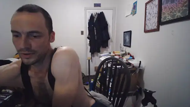 Snapshot of JohnnyMoves chatting on 06-21-26, 01:55 JohnnyMoves online show from 06-21-26, 01:55
