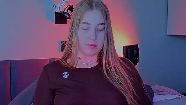 Snapshot of ShowmeYourfetish chatting on 05-17-26, 03:06 ShowmeYourfetish online show from 05-17-26, 03:06