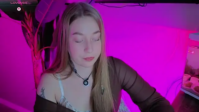 Snapshot of ShowmeYourfetish chatting on 05-29-26, 04:29 ShowmeYourfetish online show from 05-29-26, 04:29
