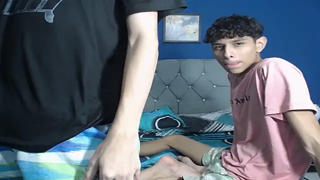 Snapshot of Thiago_And_Gael chatting on 05-05-26, 11:30 Thiago And Gael online show from 05-05-26, 11:30