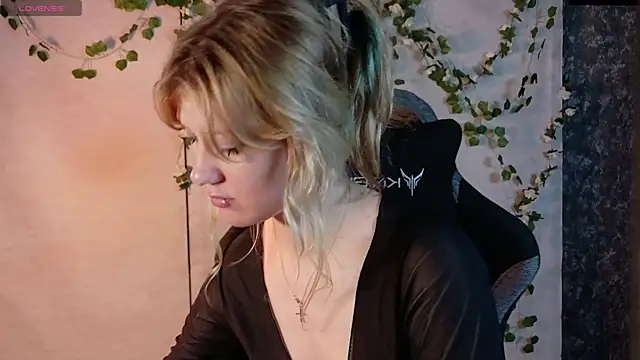 Lina Wi online show from 07-04-26, 08:13