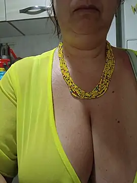 Snapshot of CasalingaEccitata chatting on 07-17-26, 03:37 CasalingaEccitata online show from 07-17-26, 03:37