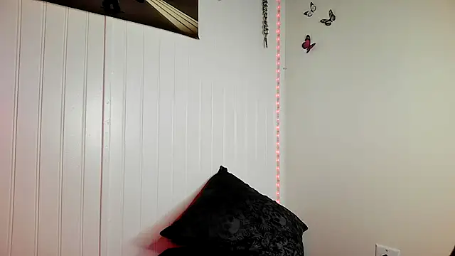 Snapshot of nerdyhotgoth chatting on 06-18-26, 03:06 nerdyhotgoth online show from 06-18-26, 03:06