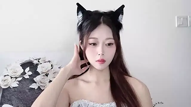 Snapshot of KiKi-011 chatting on 05-18-26, 07:57 KiKi-011 online show from 05-18-26, 07:57