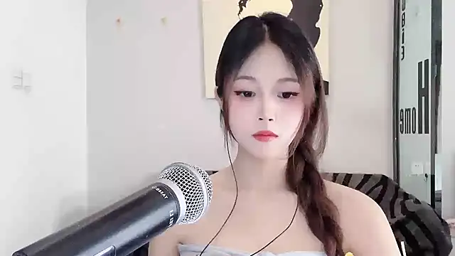 Snapshot of KiKi-011 chatting on 05-28-26, 07:38 KiKi-011 online show from 05-28-26, 07:38