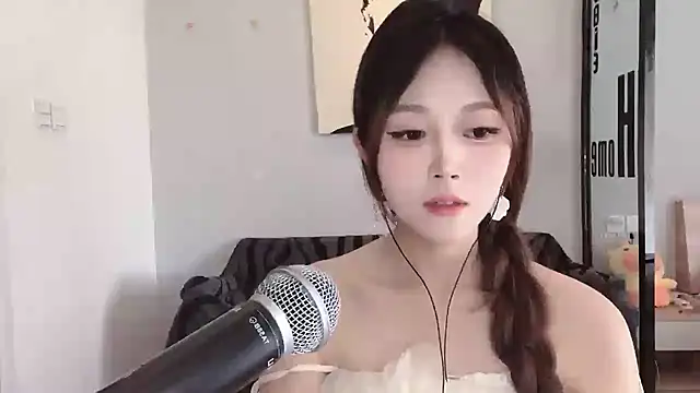 Snapshot of KiKi-011 chatting on 05-24-26, 06:13 KiKi-011 online show from 05-24-26, 06:13