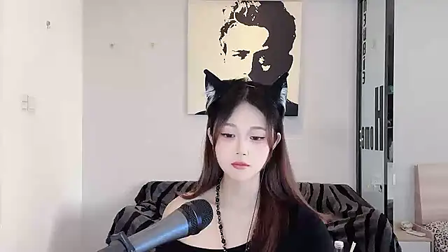 Snapshot of KiKi-011 chatting on 06-14-26, 06:36 KiKi-011 online show from 06-14-26, 06:36