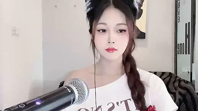 Snapshot of KiKi-011 chatting on 05-31-26, 07:25 KiKi-011 online show from 05-31-26, 07:25