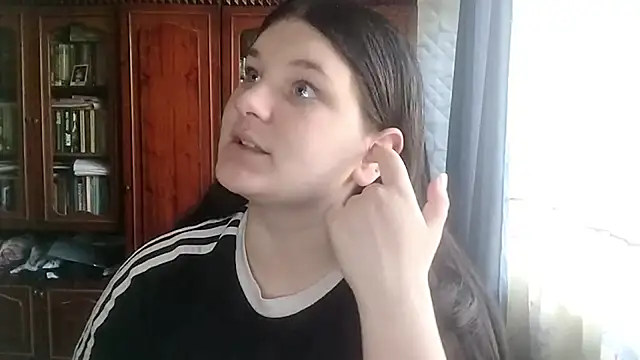 Snapshot of BeatriceMolands chatting on 05-16-26, 07:18 BeatriceMolands online show from 05-16-26, 07:18
