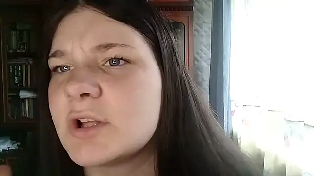 Snapshot of BeatriceMolands chatting on 05-19-26, 01:40 BeatriceMolands online show from 05-19-26, 01:40