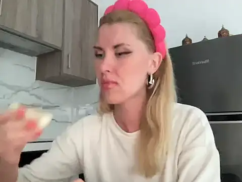 Monica-Arden online show from 04-28-26, 03:05