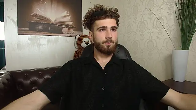 KyloEast online show from 06-18-26, 07:07