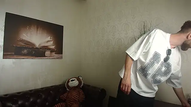 KyloEast online show from 06-20-26, 04:17