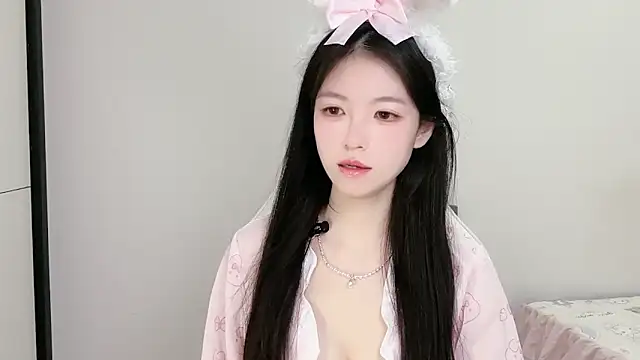 Snapshot of XiaoMei-iiiiii chatting on 04-18-26, 01:35 XiaoMei-iiiiii online show from 04-18-26, 01:35