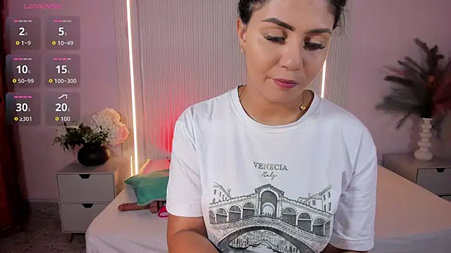 LucyWild8 online show from 06-10-26, 08:21