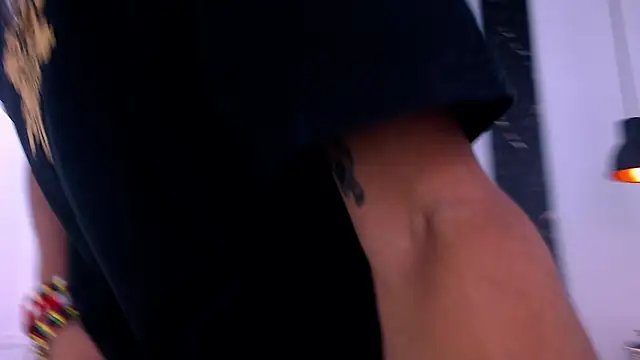 Lian Jacob online show from 04-22-26, 08:04