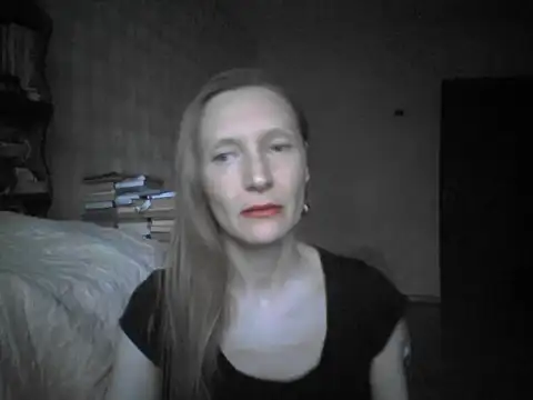 Snapshot of LunaBelle8 chatting on 06-04-26, 05:50 LunaBelle8 online show from 06-04-26, 05:50