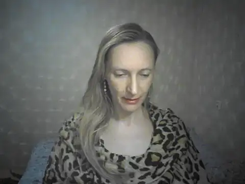 Snapshot of LunaBelle8 chatting on 04-18-26, 05:37 LunaBelle8 online show from 04-18-26, 05:37