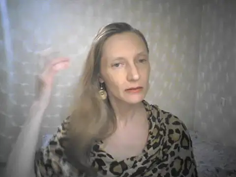 Snapshot of LunaBelle8 chatting on 04-20-26, 05:47 LunaBelle8 online show from 04-20-26, 05:47