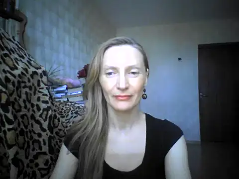 Snapshot of LunaBelle8 chatting on 04-24-26, 11:01 LunaBelle8 online show from 04-24-26, 11:01