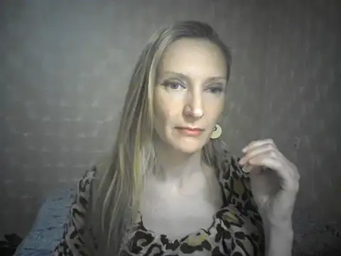Snapshot of LunaBelle8 chatting on 04-19-26, 06:10 LunaBelle8 online show from 04-19-26, 06:10
