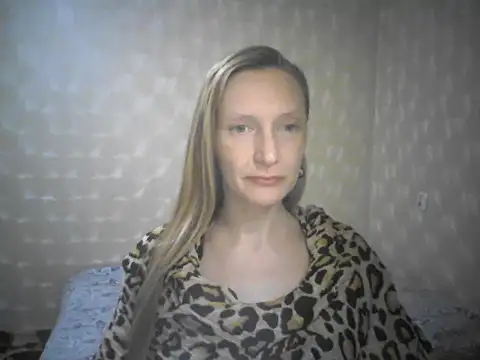 Snapshot of LunaBelle8 chatting on 04-17-26, 05:38 LunaBelle8 online show from 04-17-26, 05:38