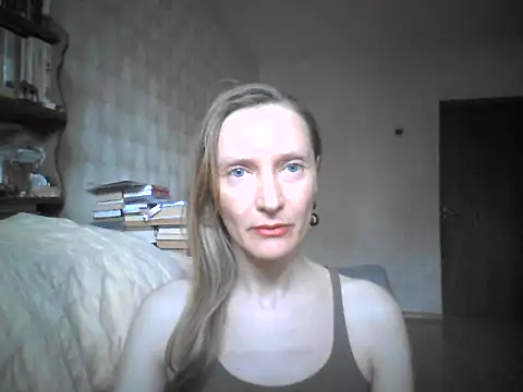 Snapshot of LunaBelle8 chatting on 06-06-26, 02:44 LunaBelle8 online show from 06-06-26, 02:44