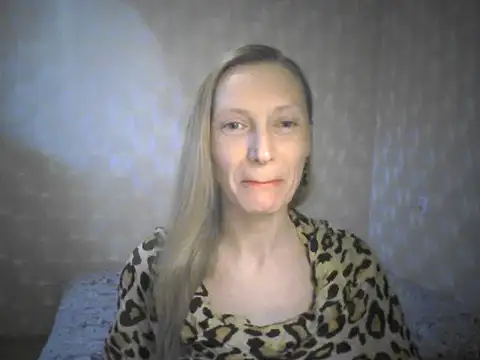 Snapshot of LunaBelle8 chatting on 05-01-26, 04:12 LunaBelle8 online show from 05-01-26, 04:12