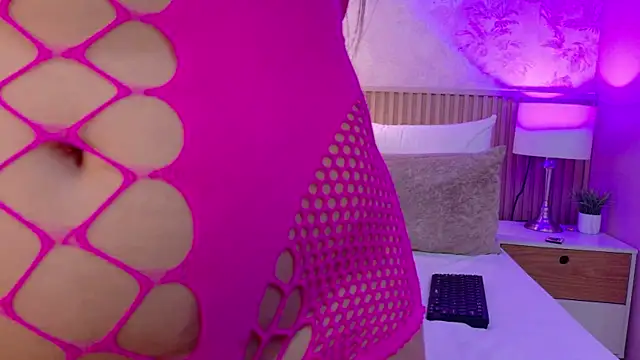 Snapshot of Darcy_glow_ chatting on 04-25-26, 01:41 Darcy glow online show from 04-25-26, 01:41