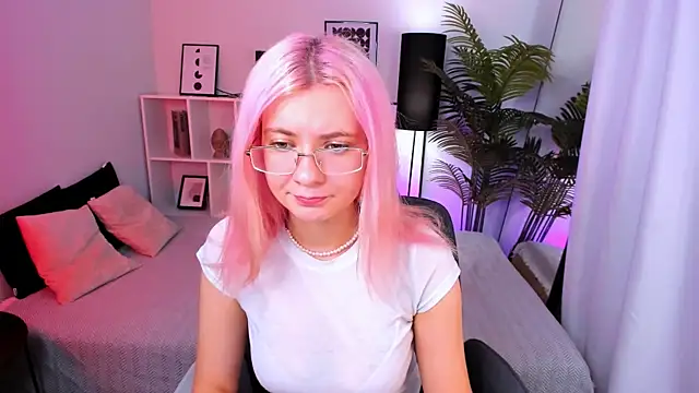 Snapshot of RoxySun_ chatting on 05-22-26, 04:49 RoxySun online show from 05-22-26, 04:49