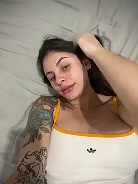 Snapshot of Livia-cortez chatting on 04-28-26, 10:03 Livia-cortez online show from 04-28-26, 10:03