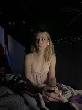Snapshot of Spoilmedaddy732 chatting on 05-17-26, 04:40 Spoilmedaddy732 online show from 05-17-26, 04:40