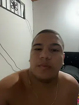 Snapshot of Patricio_02 chatting on 07-11-26, 10:48 Patricio 02 online show from 07-11-26, 10:48