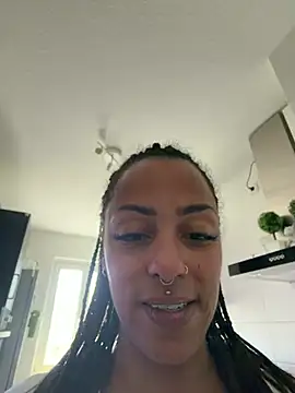 SweetPetiteNoir online show from 07-10-26, 10:04