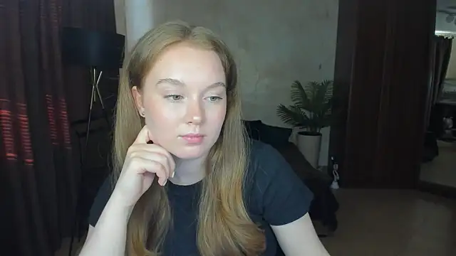 Snapshot of ValeriSunny chatting on 05-21-26, 02:58 ValeriSunny online show from 05-21-26, 02:58