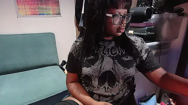 metalpetitepixiee online show from 04-21-26, 02:51