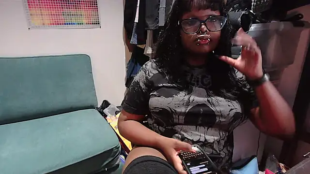 metalpetitepixiee online show from 04-21-26, 02:36