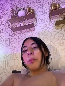 Snapshot of Maggiee_1 chatting on 06-11-26, 02:53 Maggiee 1 online show from 06-11-26, 02:53