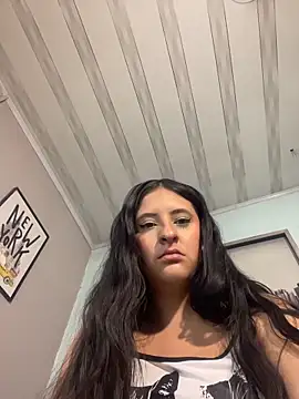 Snapshot of Maggiee_1 chatting on 05-09-26, 01:25 Maggiee 1 online show from 05-09-26, 01:25