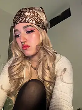 Snapshot of gema_stone chatting on 06-11-26, 01:38 gema stone online show from 06-11-26, 01:38