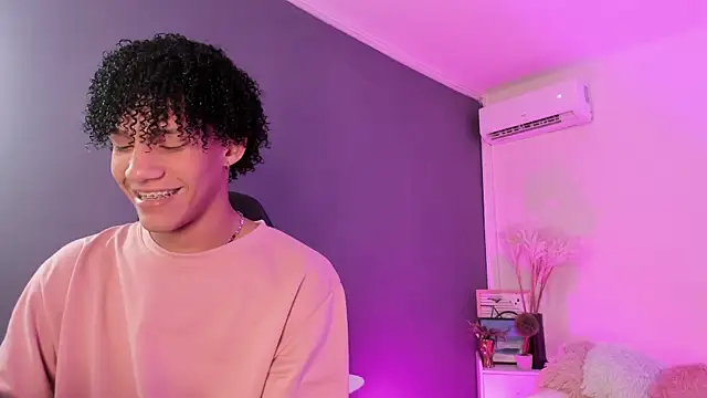 Snapshot of NoahBull19 chatting on 07-17-26, 03:04 NoahBull19 online show from 07-17-26, 03:04
