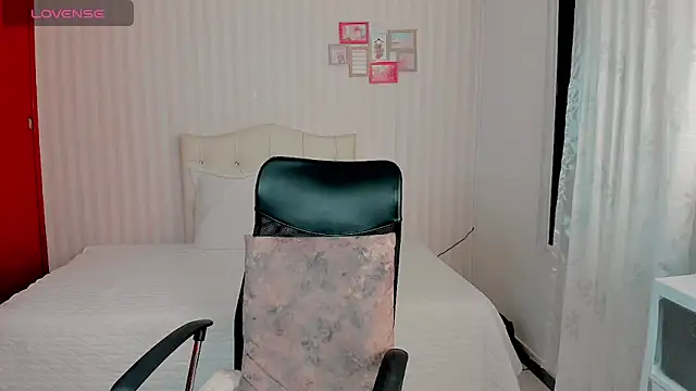 hottie emma james online show from 04-19-26, 12:55