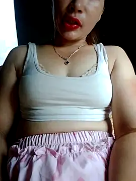 Snapshot of Tieuthu2 chatting on 06-25-26, 12:52 Tieuthu2 online show from 06-25-26, 12:52