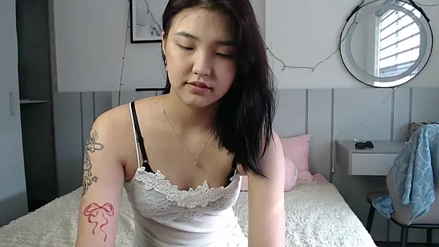Snapshot of Maiaxoxo chatting on 04-24-26, 12:23 Maiaxoxo online show from 04-24-26, 12:23