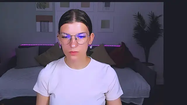Snapshot of AnnaThorne chatting on 06-11-26, 04:20 AnnaThorne online show from 06-11-26, 04:20