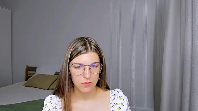 Snapshot of AnnaThorne chatting on 05-20-26, 03:25 AnnaThorne online show from 05-20-26, 03:25