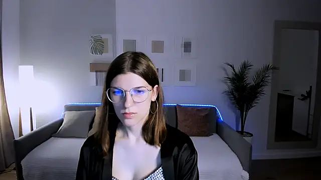 Snapshot of AnnaThorne chatting on 05-14-26, 04:31 AnnaThorne online show from 05-14-26, 04:31