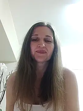 Snapshot of irresistibelle chatting on 04-21-26, 11:44 irresistibelle online show from 04-21-26, 11:44